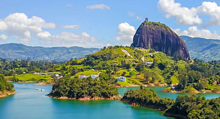 Piedra-de-El-Penol-un-destino-imperdible-en-Antioquia